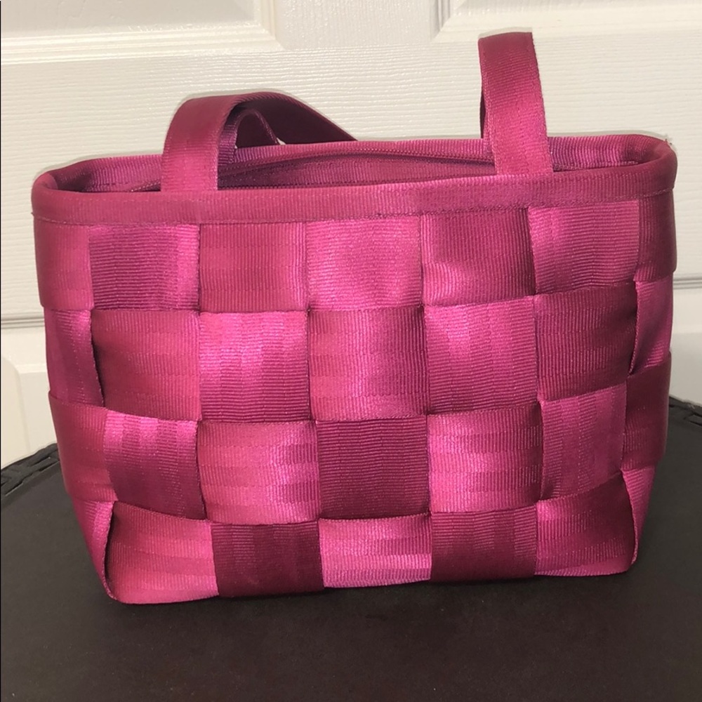 Harvey’s Seatbelt Purse in Hot Pink